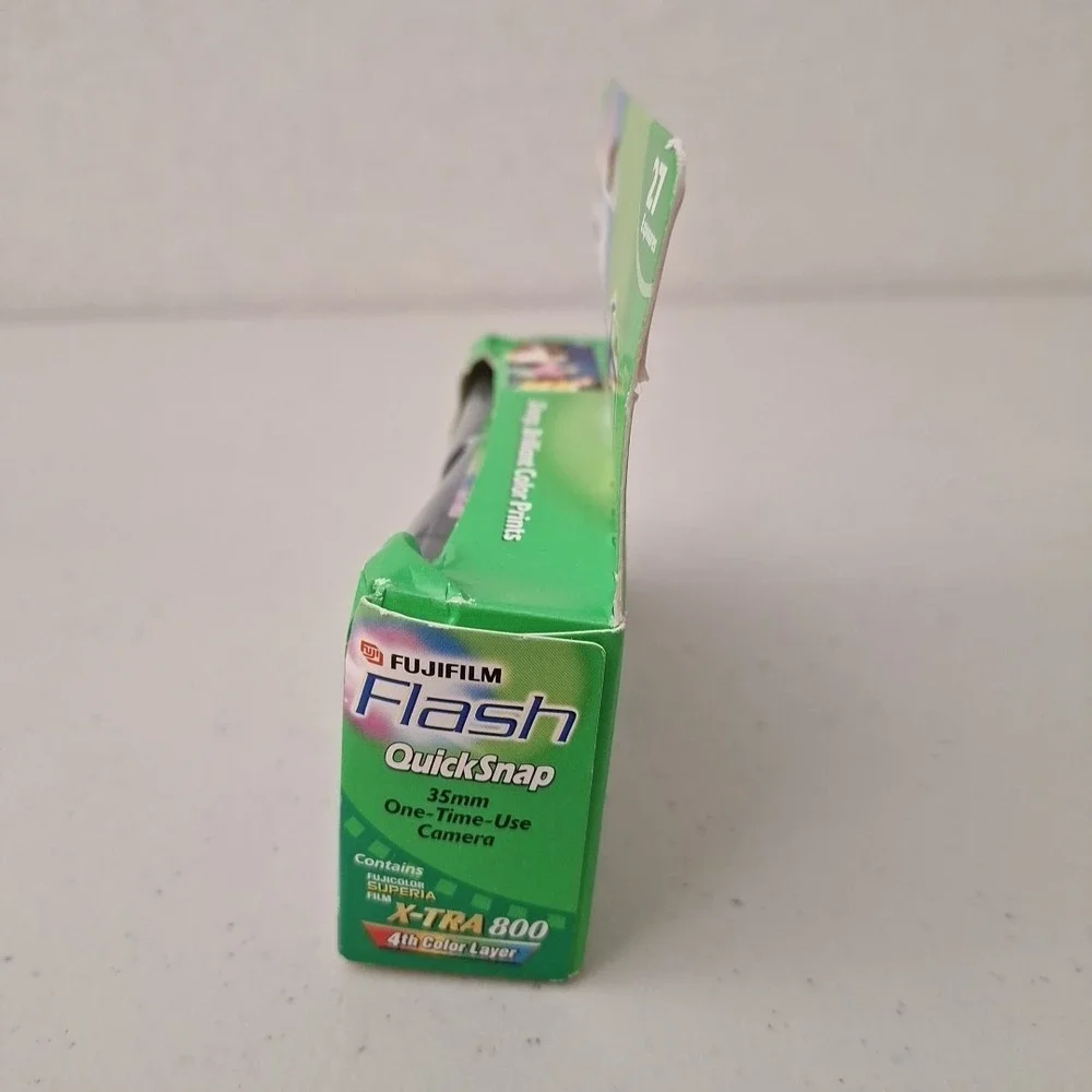 Fujifilm QuickSnap Flash X-tra 35mm Single Use Film Camera 27 Exposures SEALED